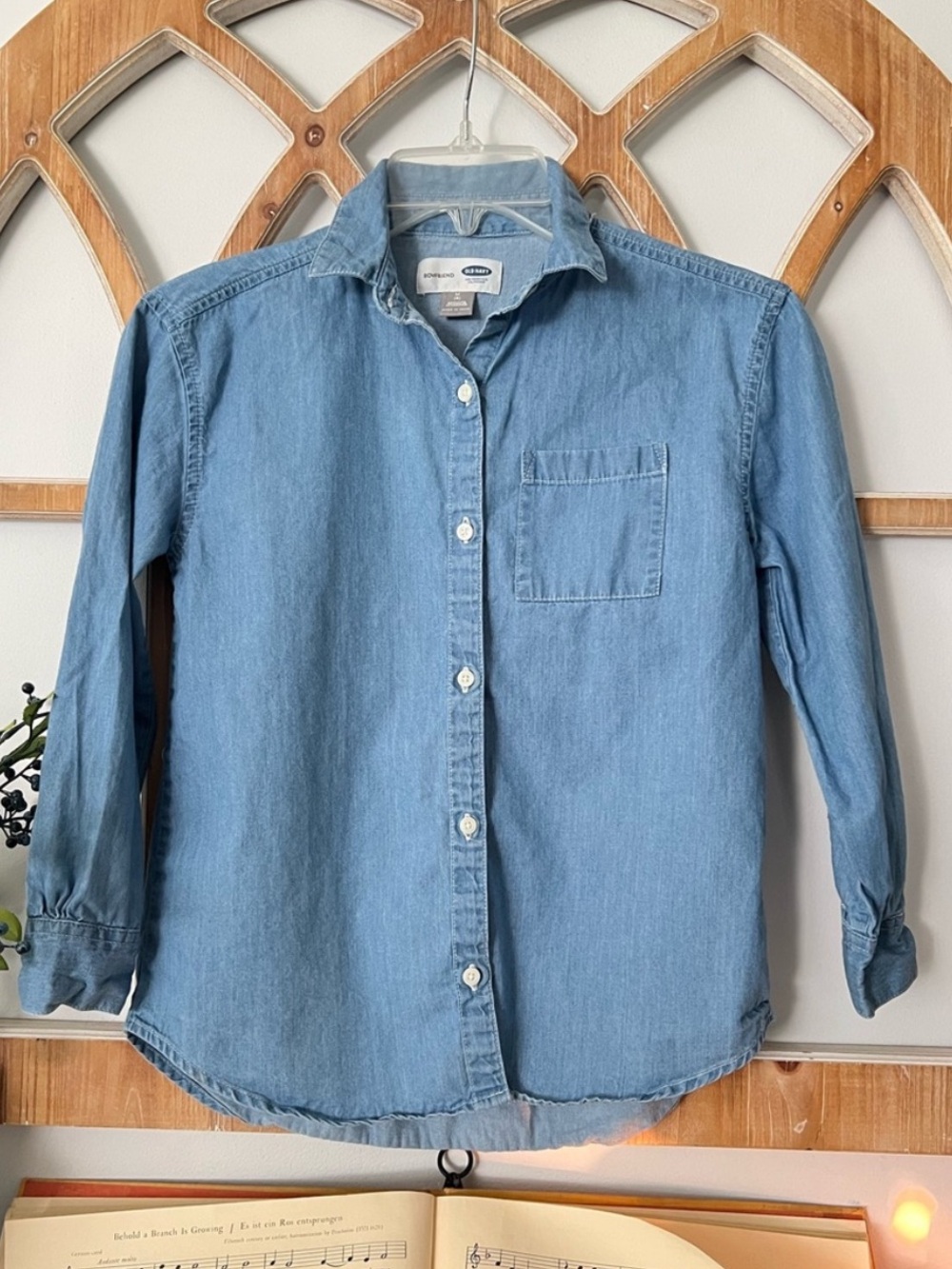5/$20 SALE ❤️ Old Navy Light Blue Denim Button-Down Shirt for Kids